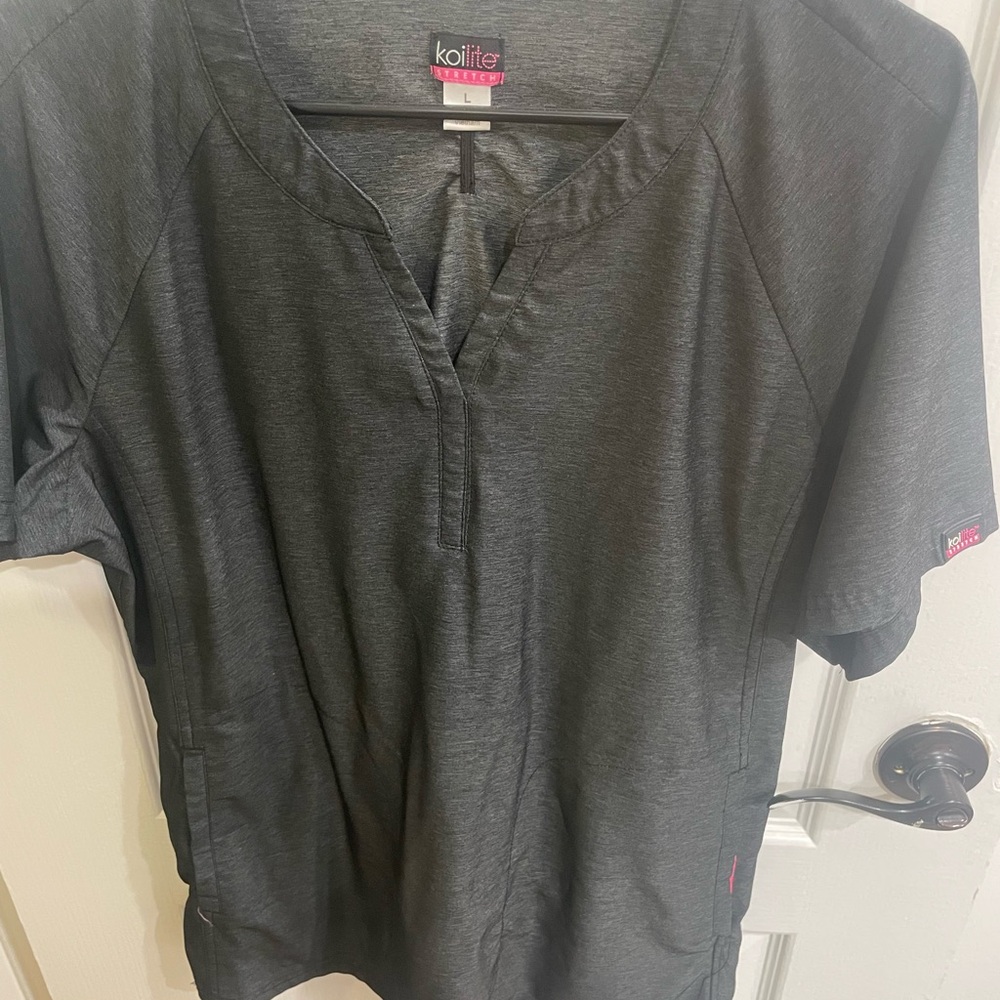 Koi lite scrub top large